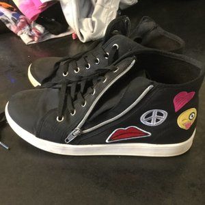 Thrash side zip emoji shoes